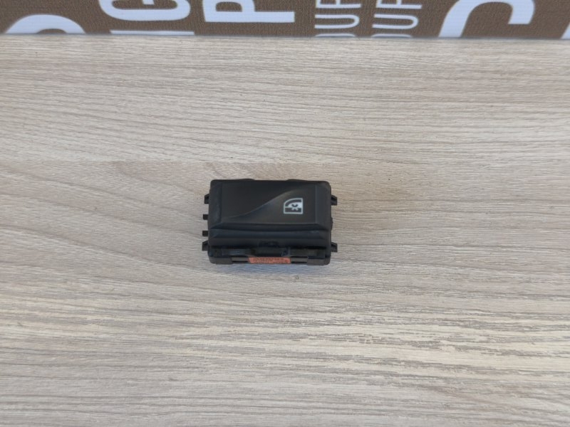 Кнопка блокировки стеклоподъемников