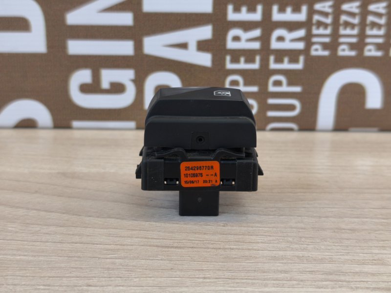 Кнопка блокировки стеклоподъемников