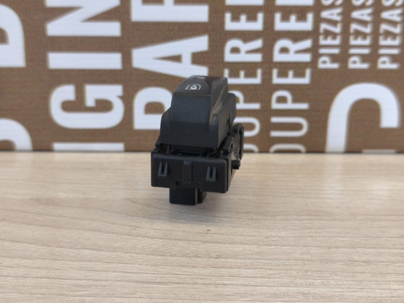 Кнопка блокировки стеклоподъемников