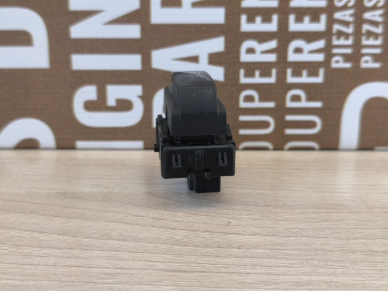 Кнопка блокировки стеклоподъемников