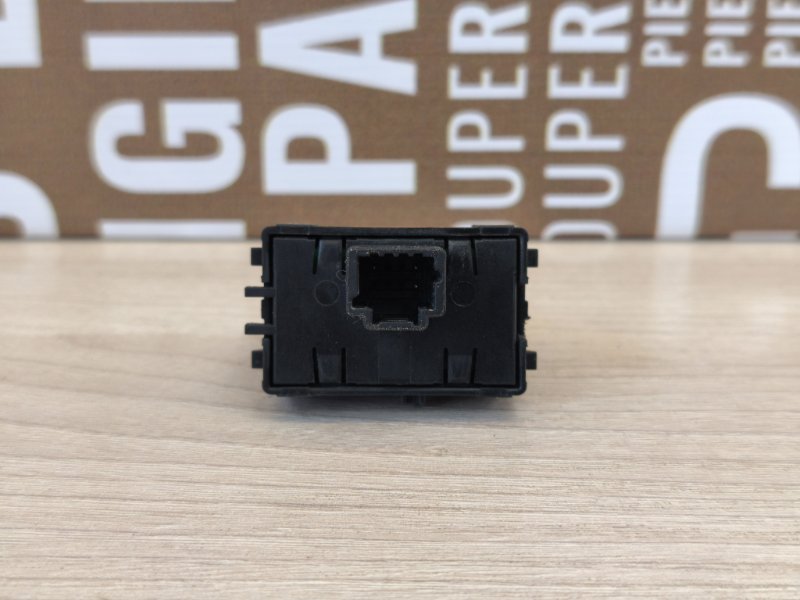 Кнопка блокировки стеклоподъемников