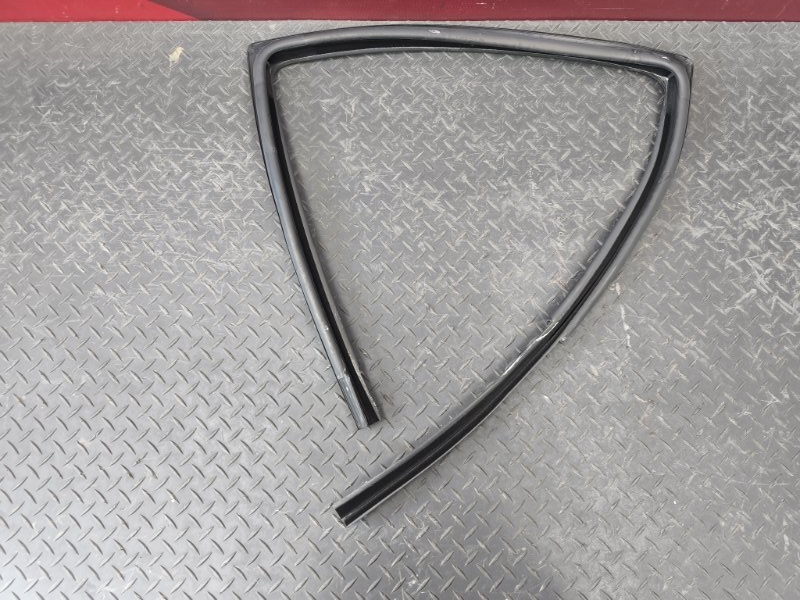 Уплотнитель стекла двери