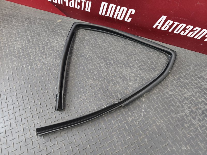 Уплотнитель стекла двери