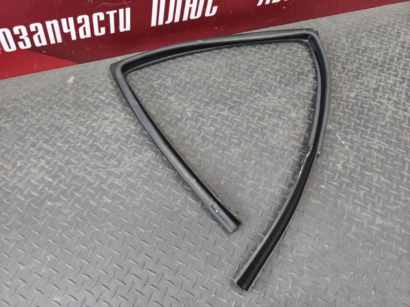 Уплотнитель стекла двери