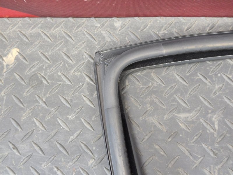 Уплотнитель стекла двери