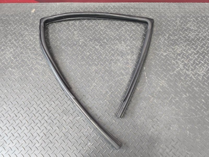 Уплотнитель стекла двери