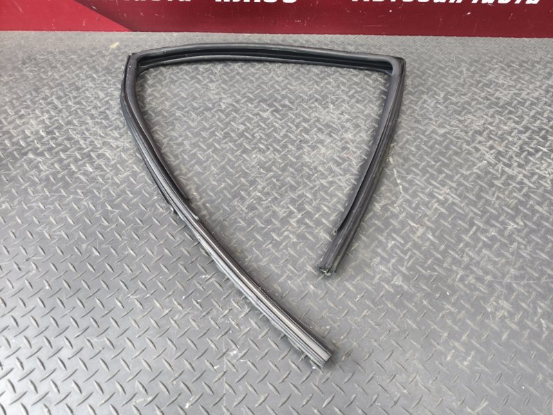 Уплотнитель стекла двери