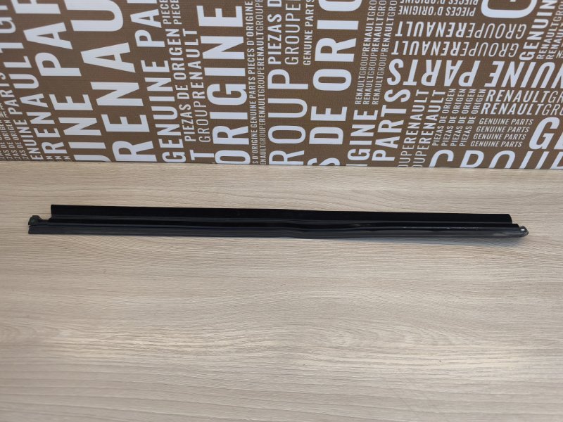 Уплотнитель стекла двери внешний