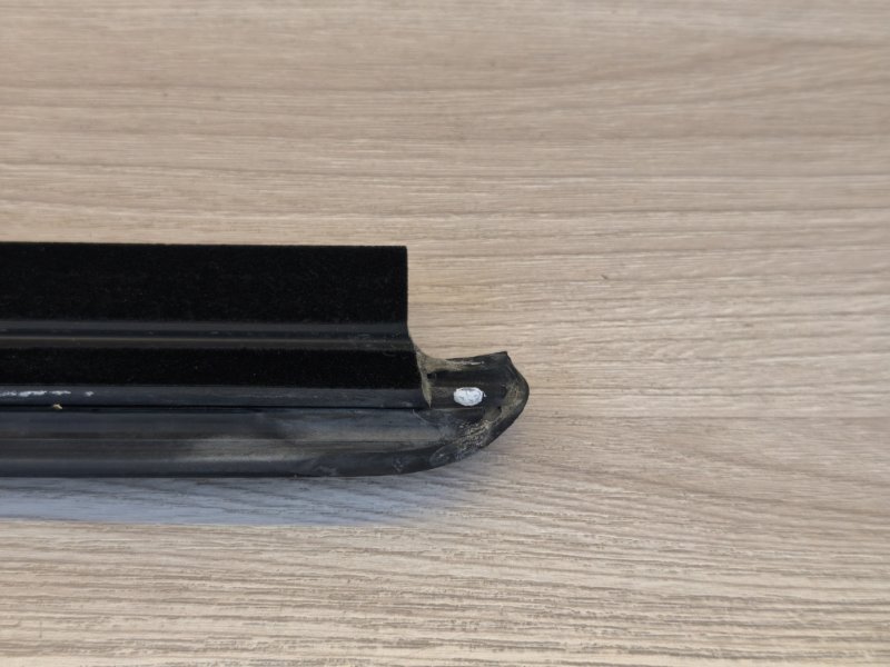 Уплотнитель стекла двери внешний