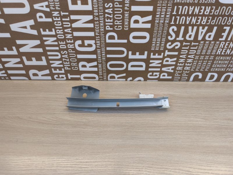 Направляющая стекла     двери