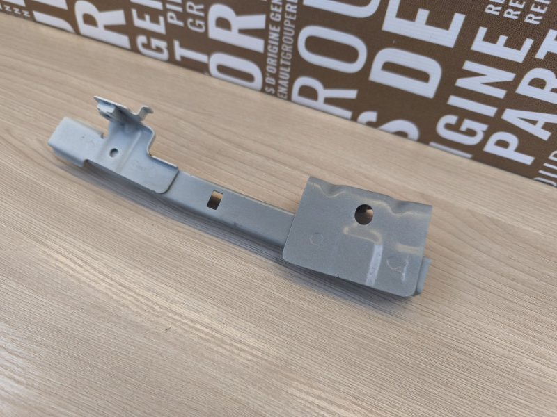 Направляющая стекла     двери