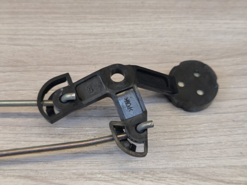 Тяга замка двери