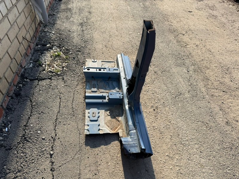 средняя стойка