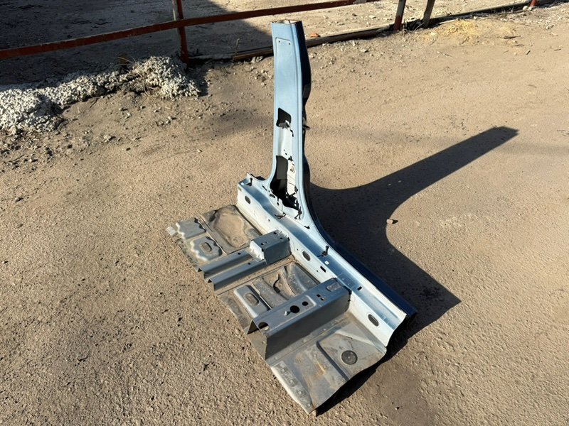 средняя стойка