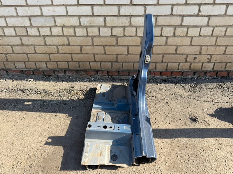 средняя стойка