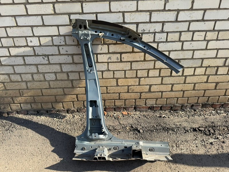 средняя стойка