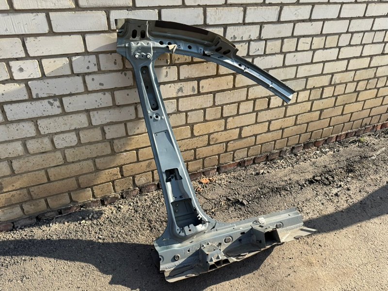 средняя стойка