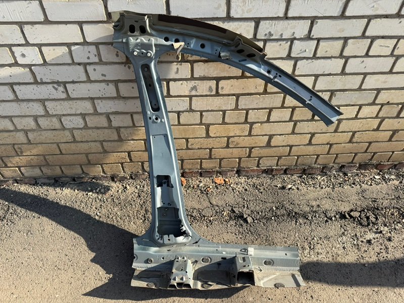 средняя стойка