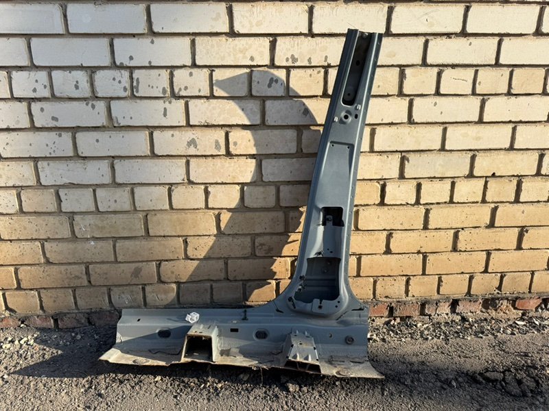 средняя стойка