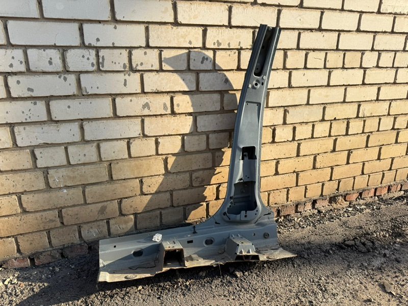 средняя стойка