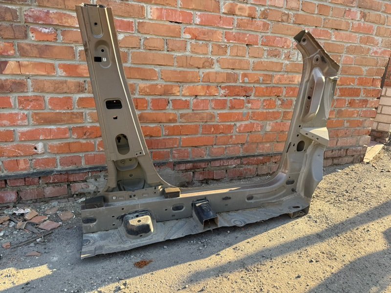 средняя стойка