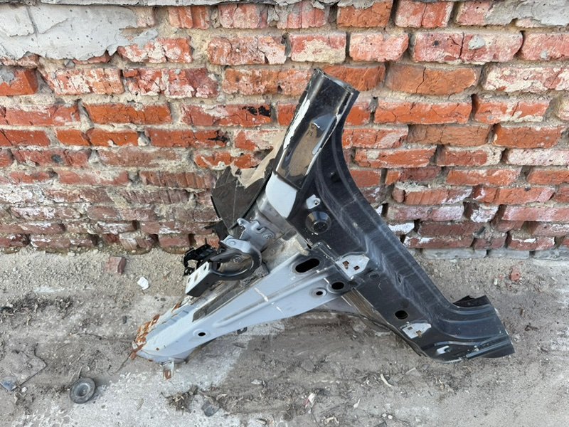 Передняя стойка кузова