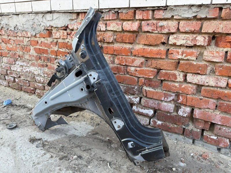 Передняя стойка кузова