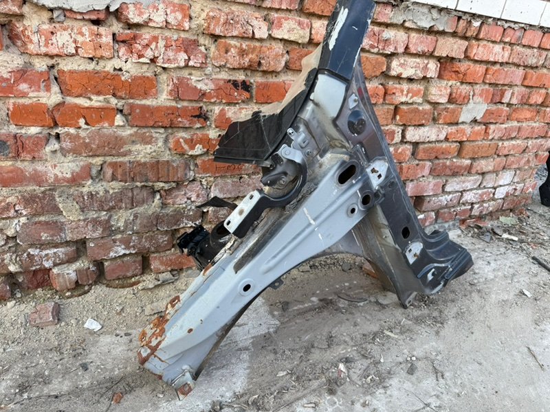 Передняя стойка кузова