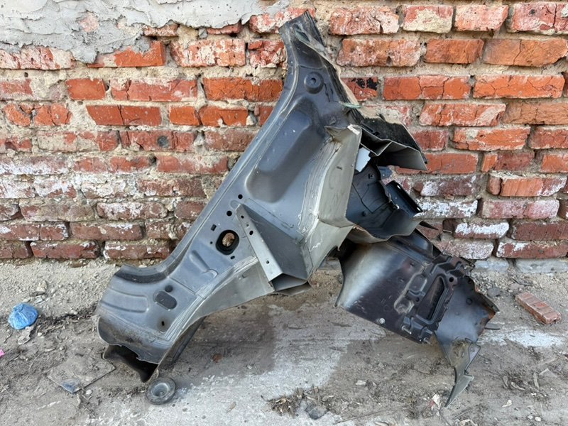 Передняя стойка кузова