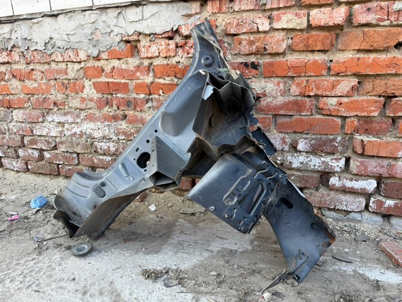 Передняя стойка кузова