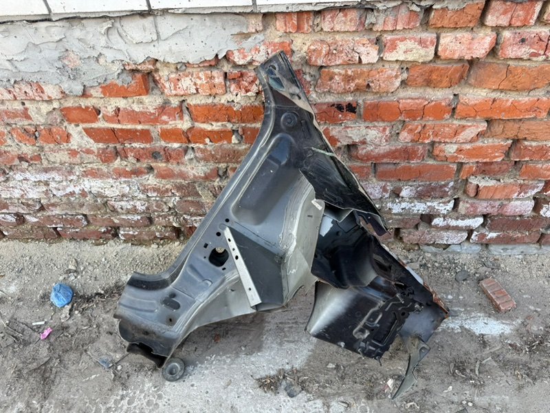 Передняя стойка кузова