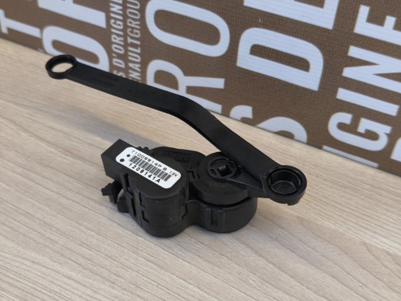 Сервопривод заслонки печки