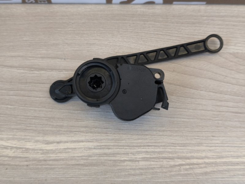 Сервопривод заслонки печки