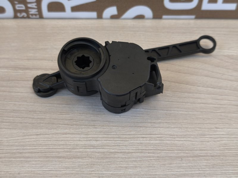 Сервопривод заслонки печки