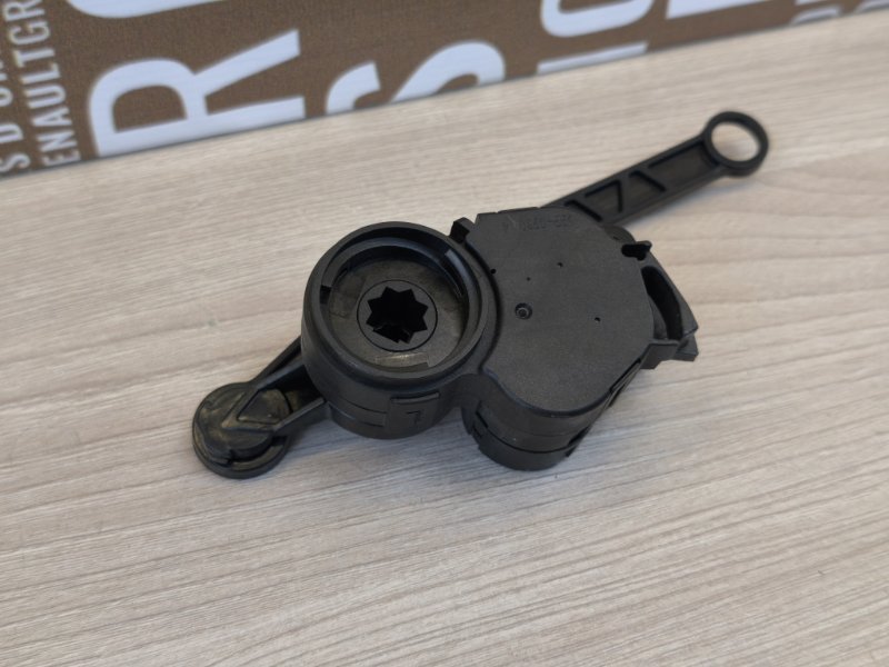 Сервопривод заслонки печки