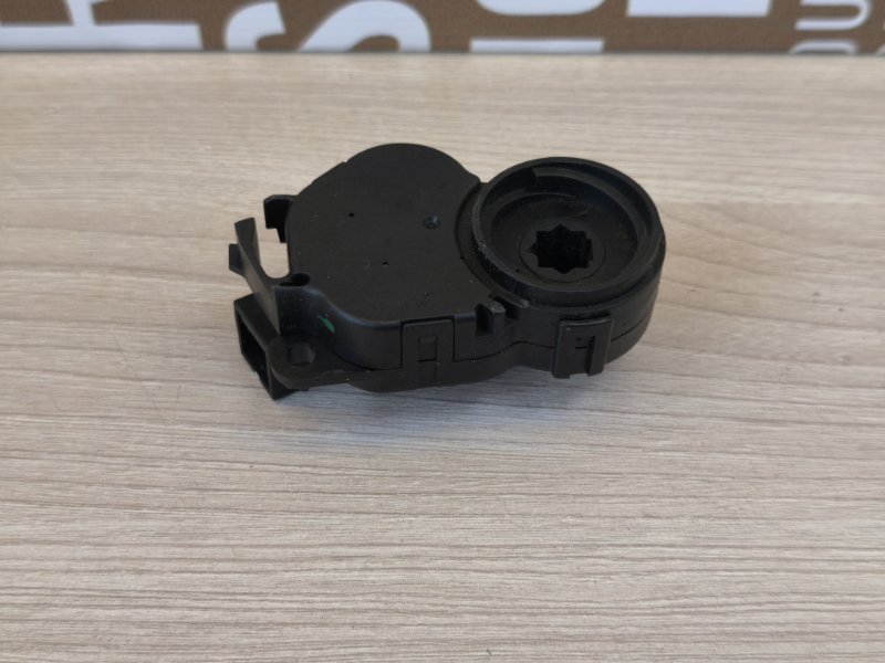 Сервопривод заслонки печки