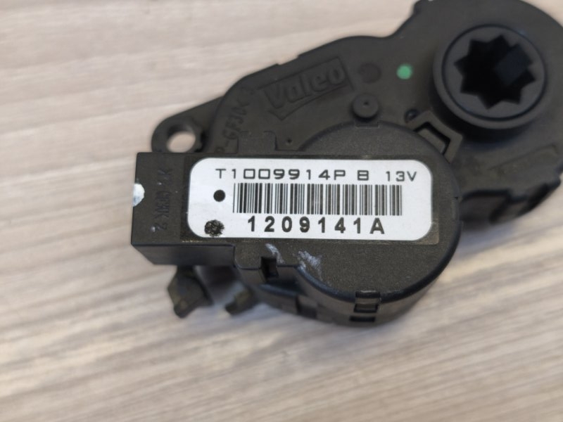 Сервопривод заслонки печки