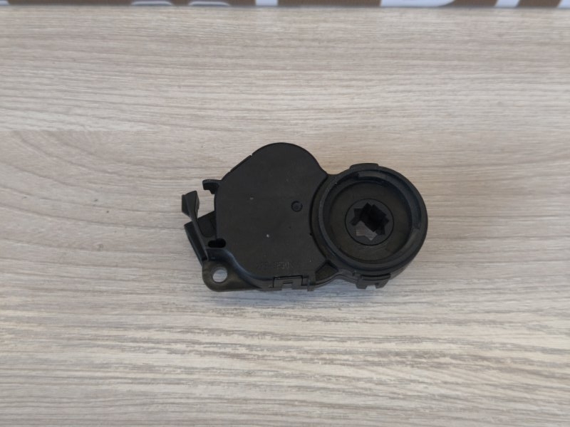 Сервопривод заслонки печки