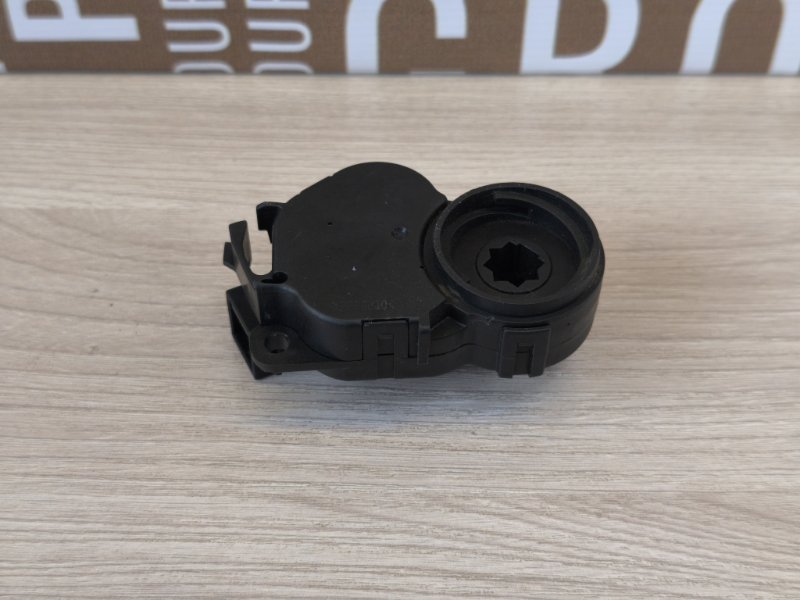 Сервопривод заслонки печки