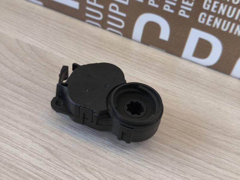 Сервопривод заслонки печки