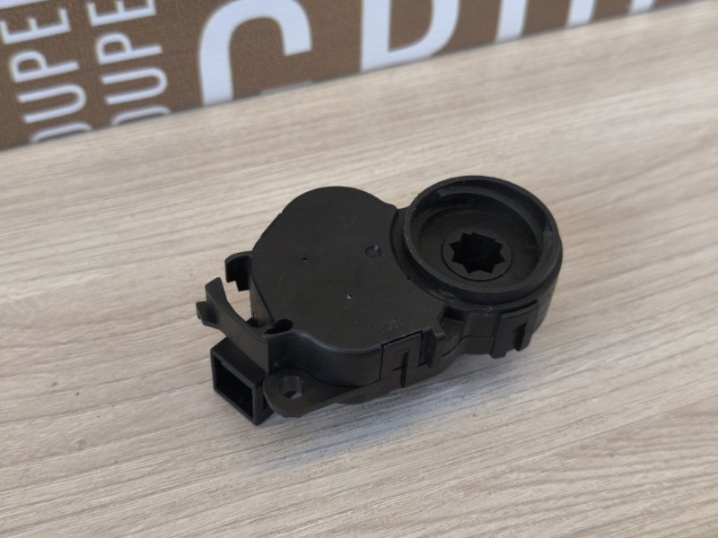 Сервопривод заслонки печки