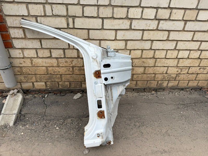 Передняя стойка кузова