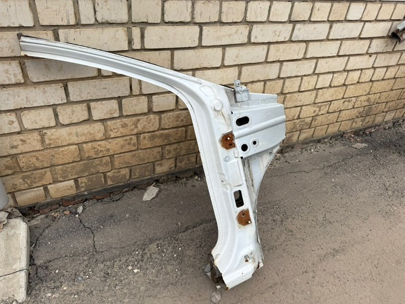 Передняя стойка кузова