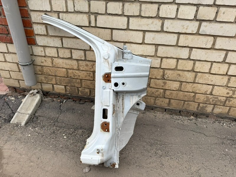 Передняя стойка кузова