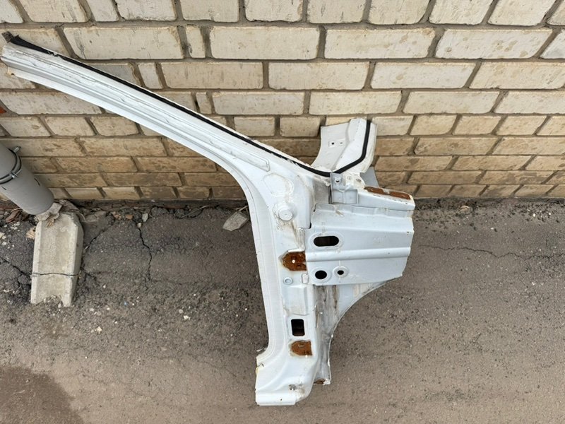 Передняя стойка кузова