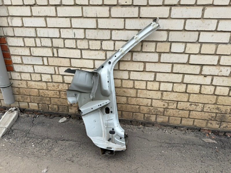 Передняя стойка кузова