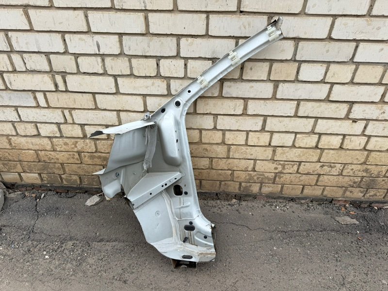 Передняя стойка кузова