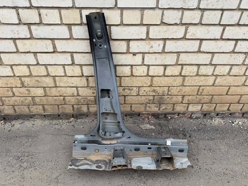 средняя стойка