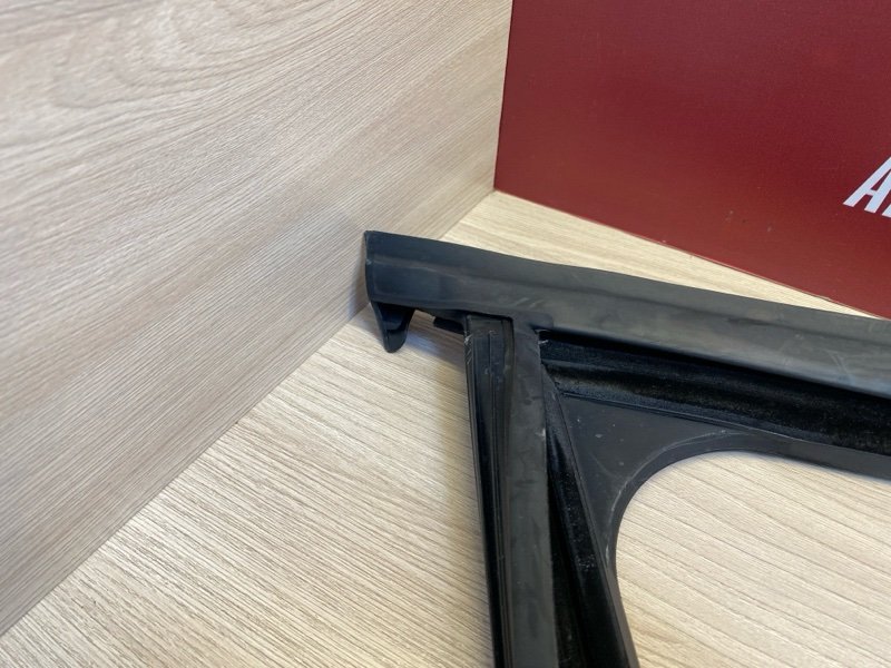 Уплотнитель рамки двери