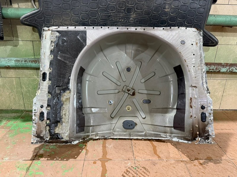 Ниша запасного колеса